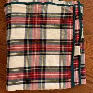 Williams Sonoma Plaid Holiday tablecloth